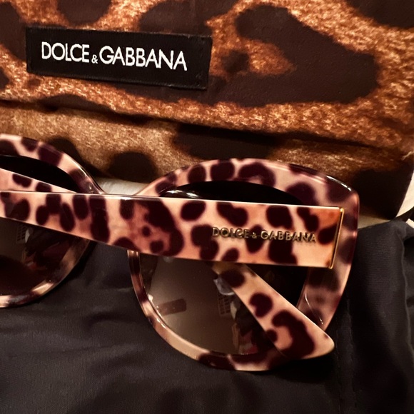 Authentic Leopard Dolce and Gabbana Sunglasses - Picture 3 of 8